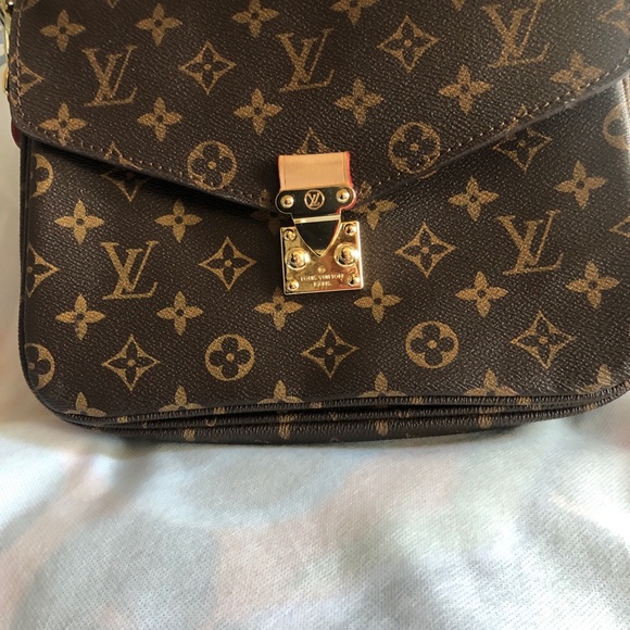 SOLD LV Pochette Métis Monogram - Picture 3 of 4